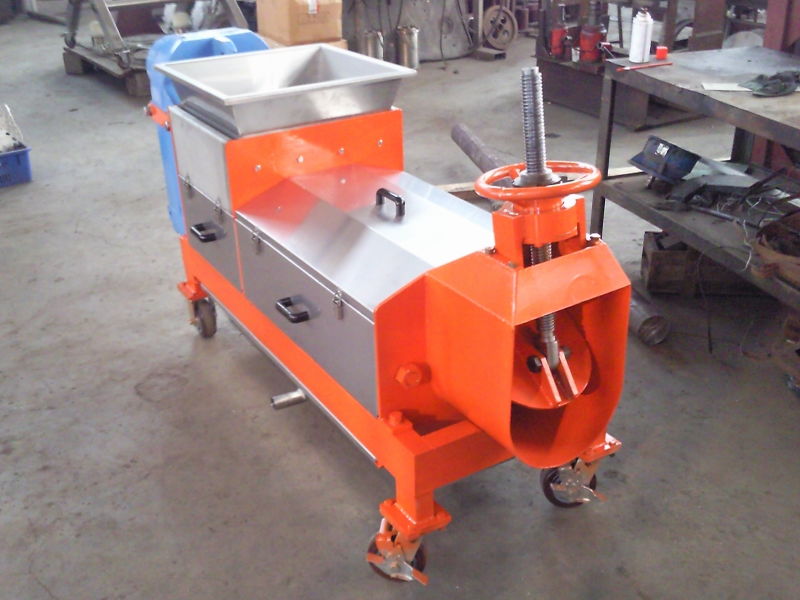 葡萄酒釀酒設(shè)備的壓榨機(jī)如何保養(yǎng)